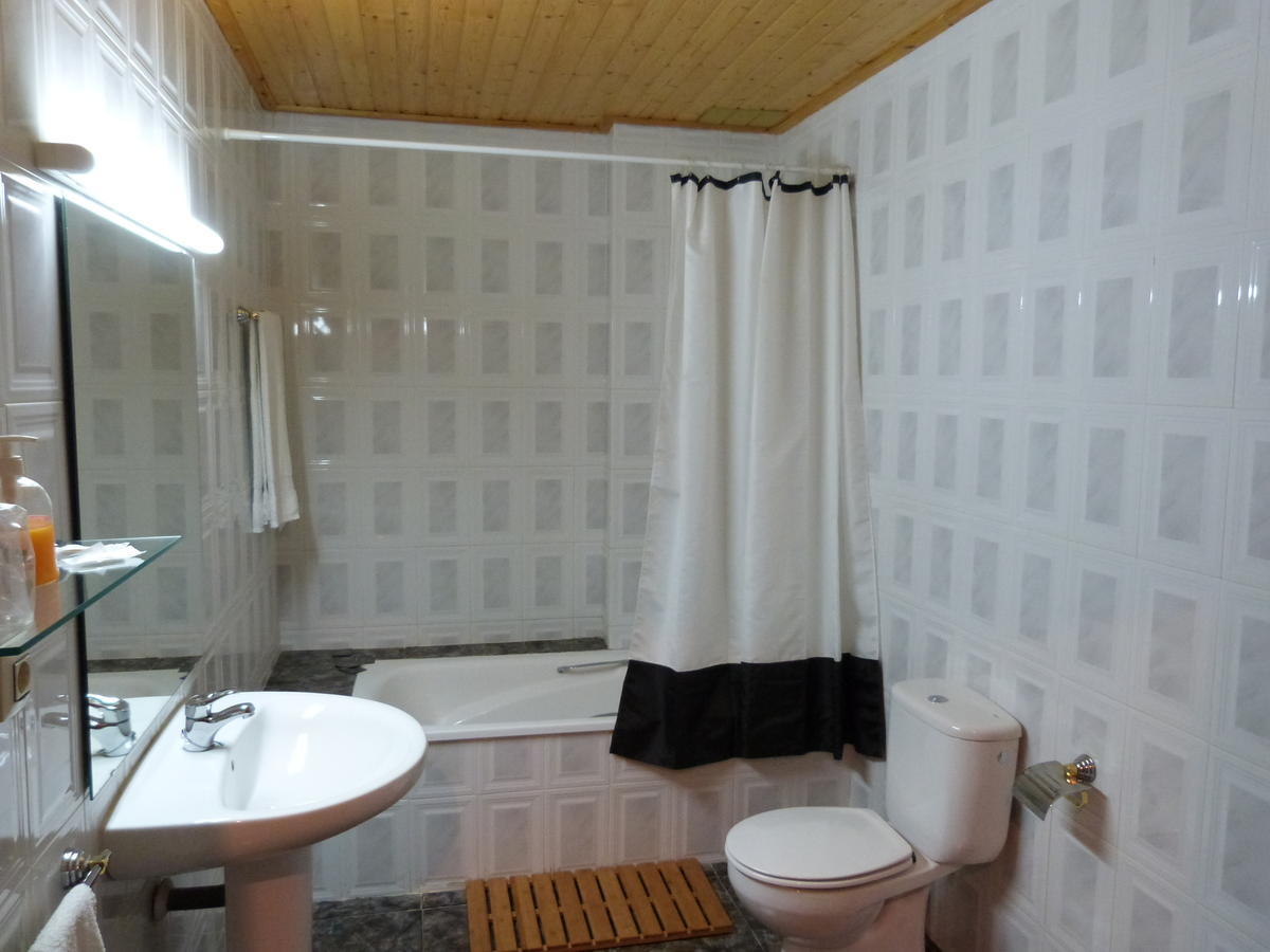 Ca L'Amadeu Hotel Vilanova de Escornalbou Quarto foto