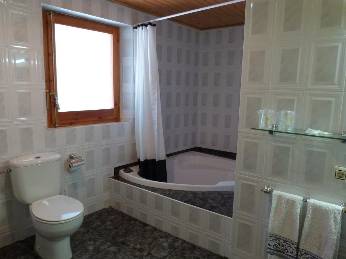 Ca L'Amadeu Hotel Vilanova de Escornalbou Quarto foto